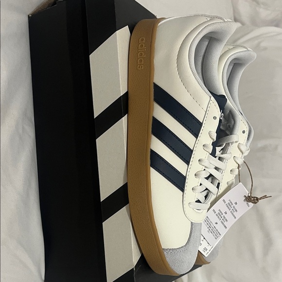 Adidas Samba Originals OG Night Navy White Gum Soccer Shoes  Adidas kids White and Navy Sneakers with Gum Sole with damaged box